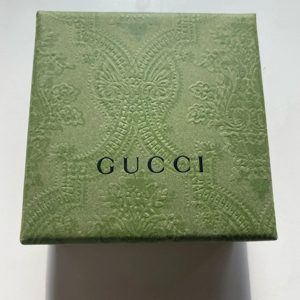 Beautiful Gucci necklace. Excellent condition with original box. - Picture 3 of 6